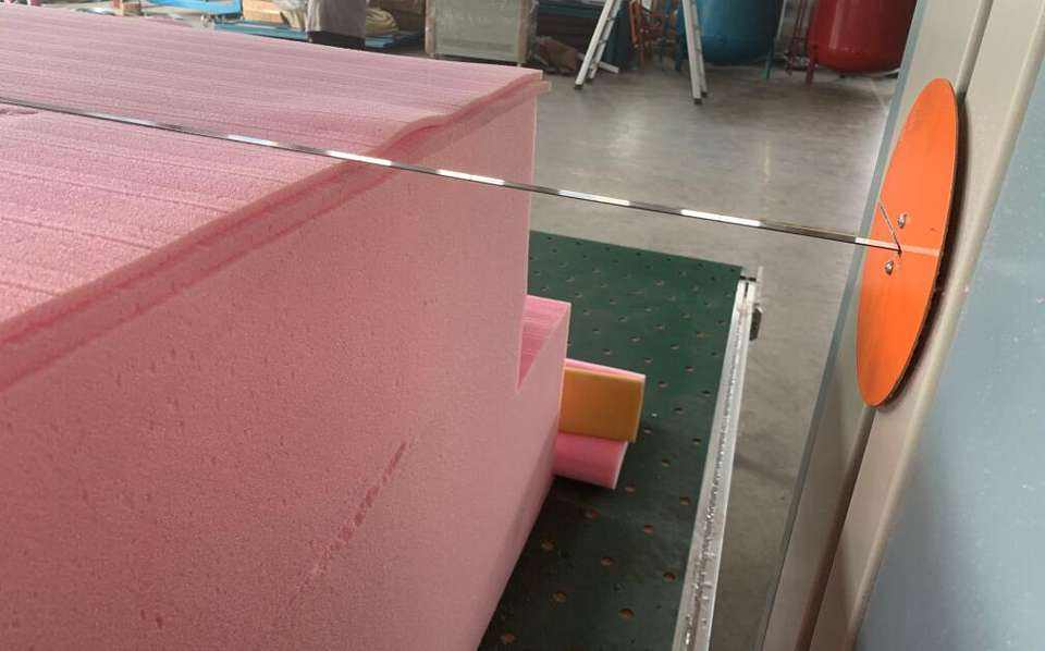 Machine de découpe de mousse CNC, grossiste chinois professionnel pour une découpe de motifs précise et lisse