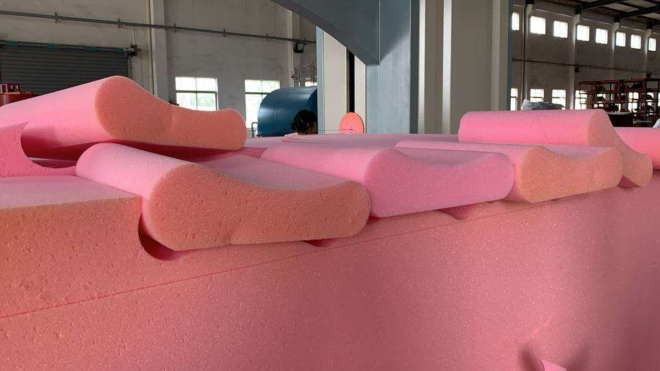 2023Le fabricant automatique de découpeuse de mousse à mémoire de forme d'éponge de déchets de polyuréthane eva horizontal/vertical le plus avancé